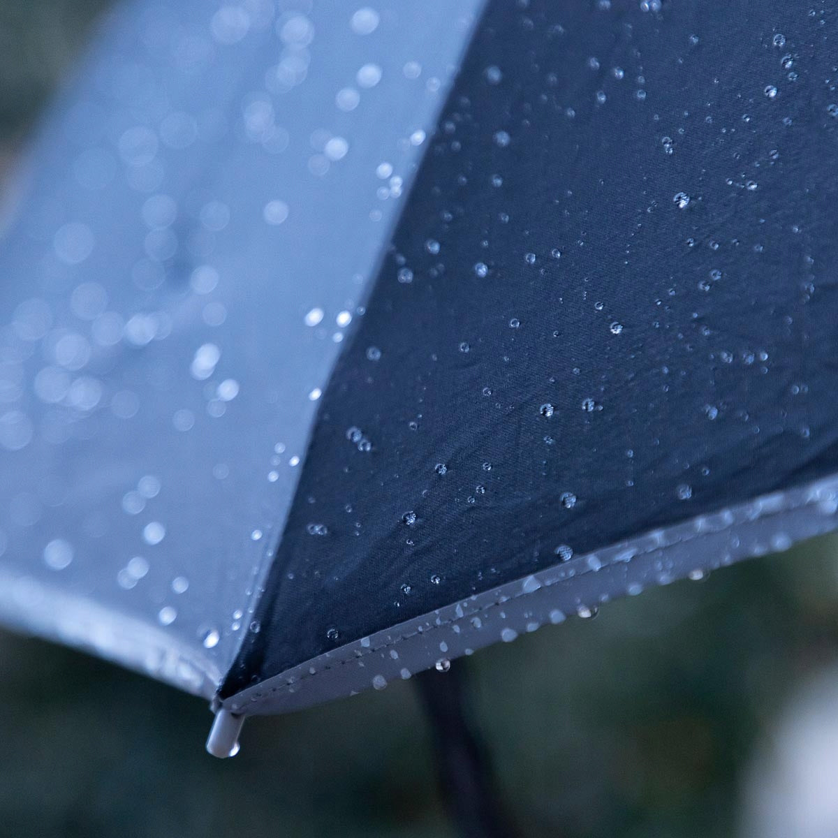 InnovaGoods parasol automatyczny wielokolorowy wbudowana latarka LED