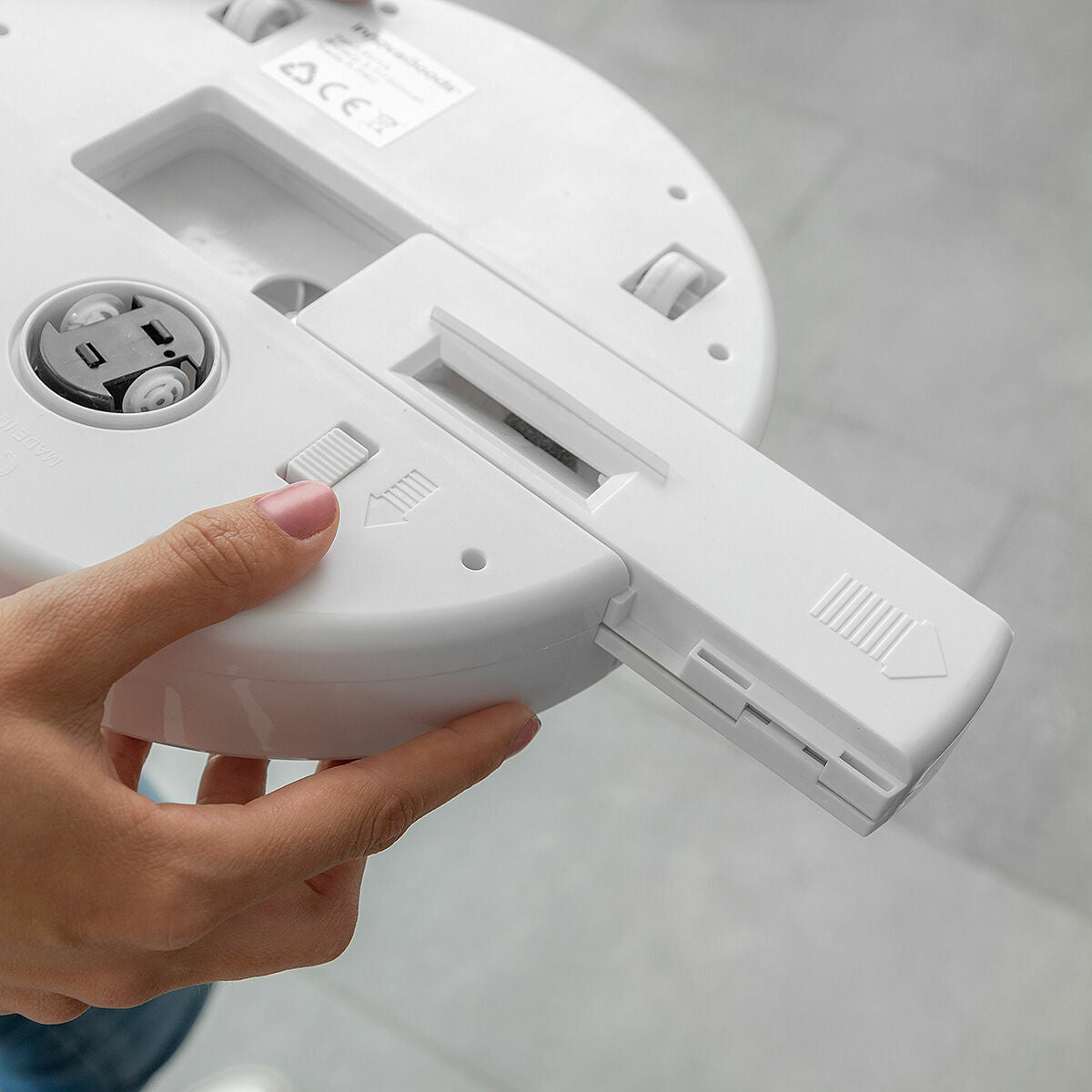 Inteligentny robot sprzątający InnovaGoods Robot biały
