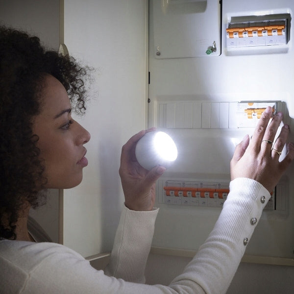 Lampka LED przenośna czujnik ruchu Maglum InnovaGoods