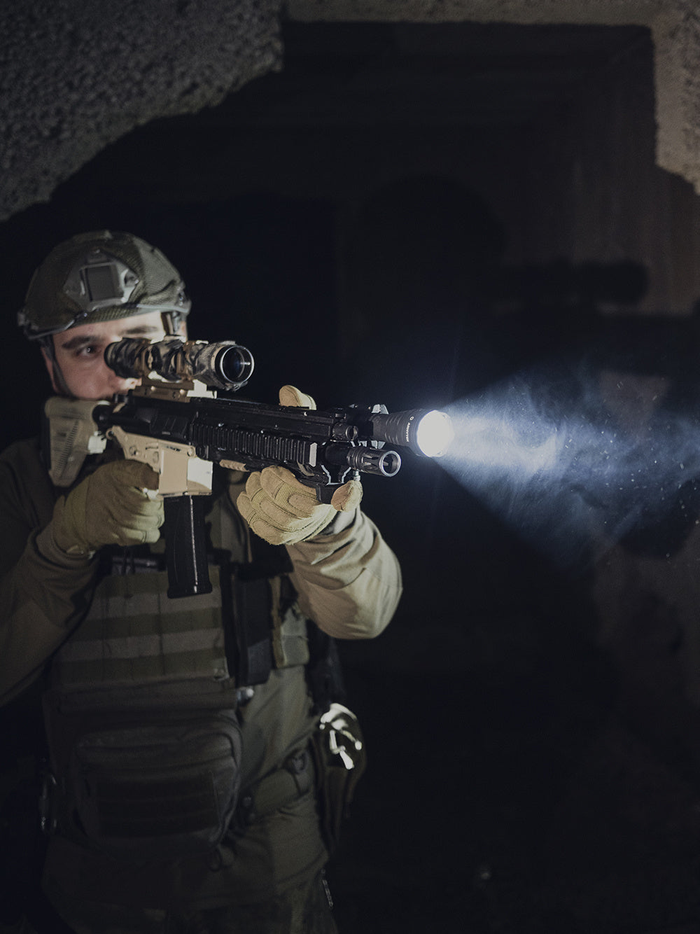 Latarka Armytek Predator Pro Magnet USB Warm