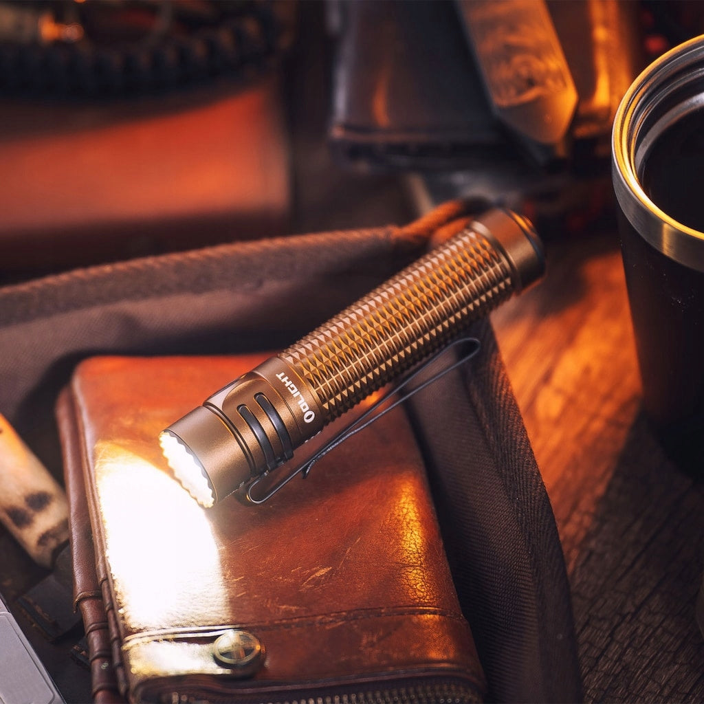 Latarka EDC Olight Warrior Mini 3 Desert Tan - 1750 lumenów