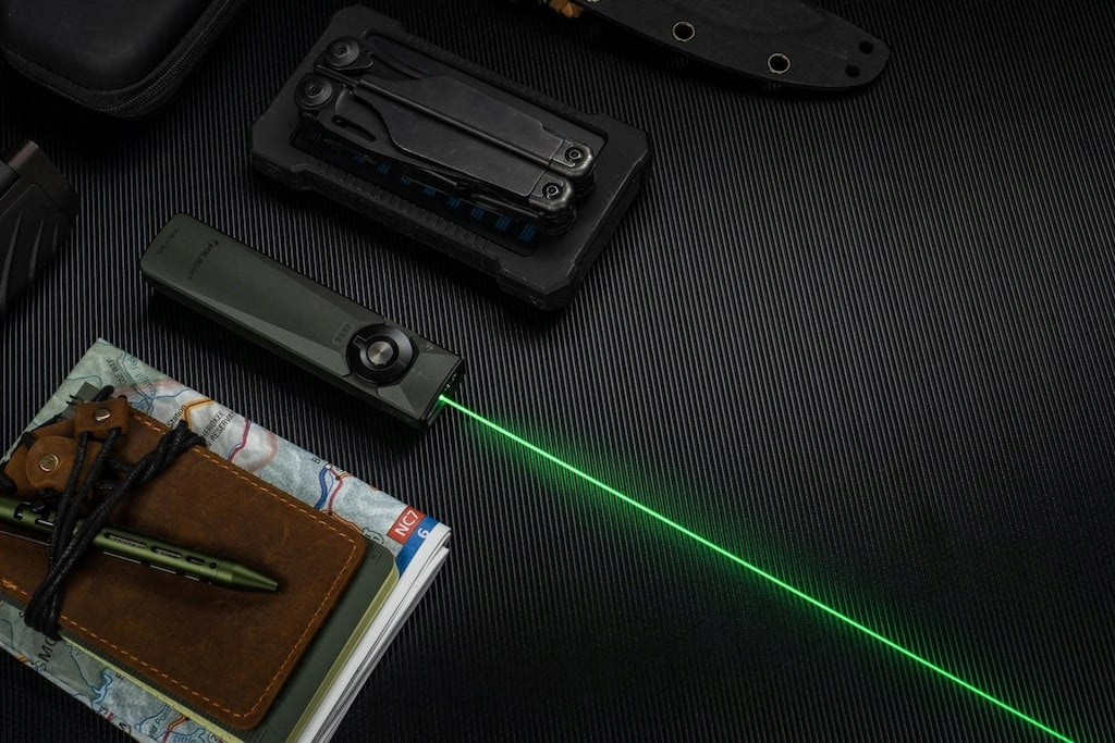 Latarka akumulatorowa EDC ze wskaźnikiem Olight Arkfeld Ultra UV 1400 lm