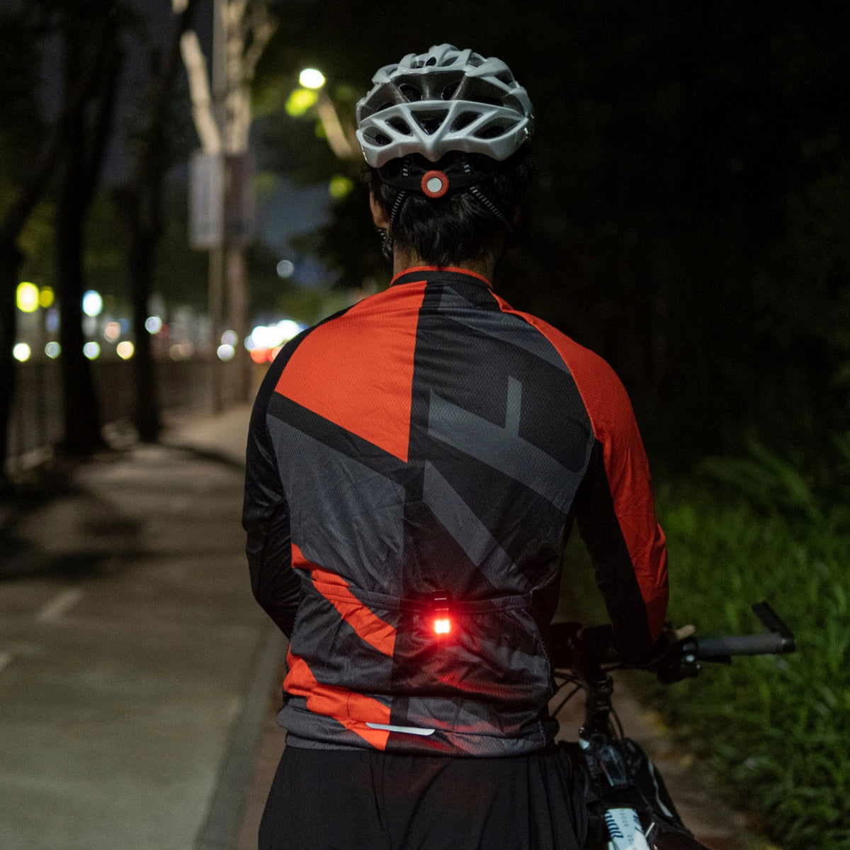 Latarka akumulatorowa taktyczna wielofunkcyjna EDC Olight Oclip 300 lumenów