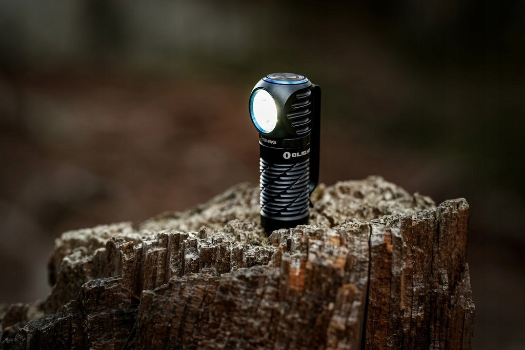 Latarka czołowa i kątowa Olight Perun 3 Mini cw Black z opaską 1250 lumenów
