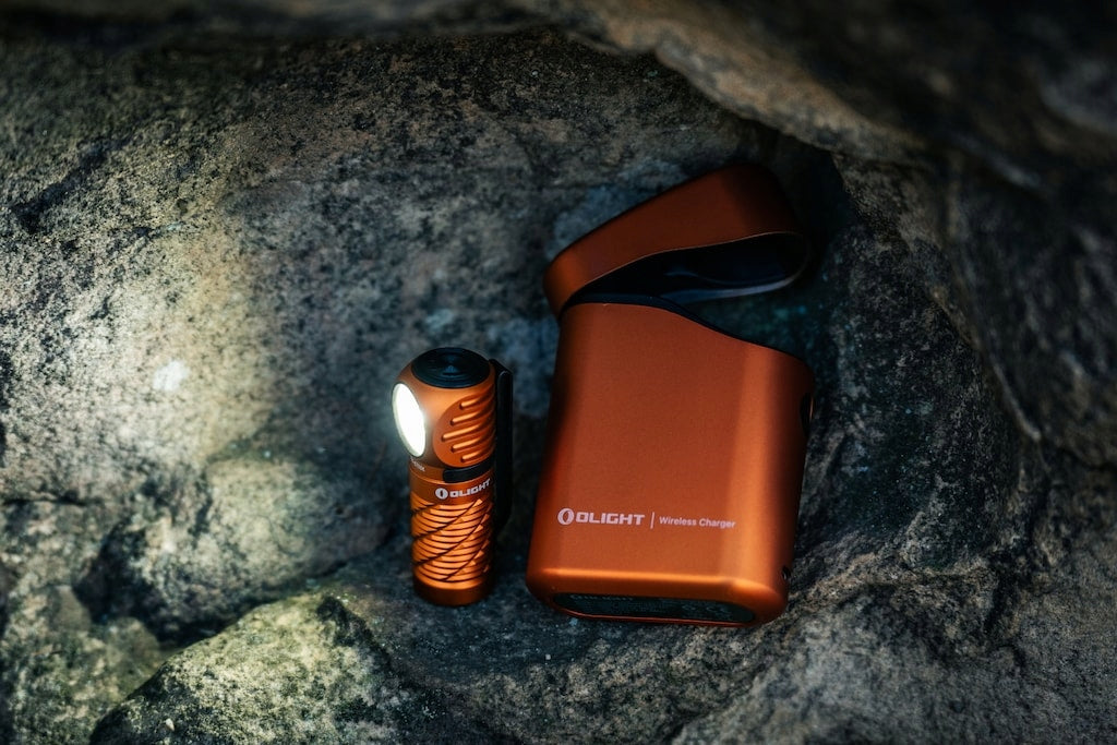 Latarka czołowa kątowa Olight Perun 3 Mini Premium Orange z opaską 1250 lm