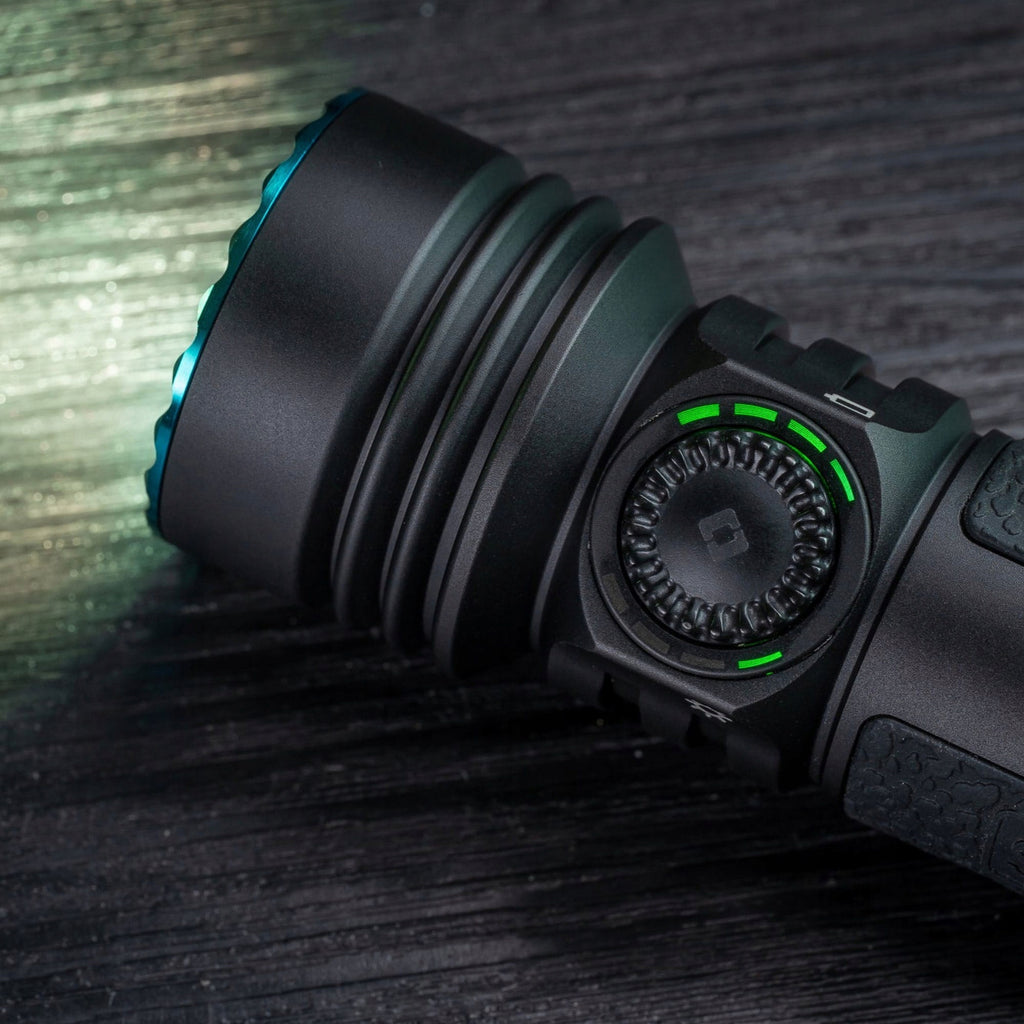 Latarka klasyczna LED Olight Seeker 4 Pro cw czarna mat 4600lm 260m 15dni
