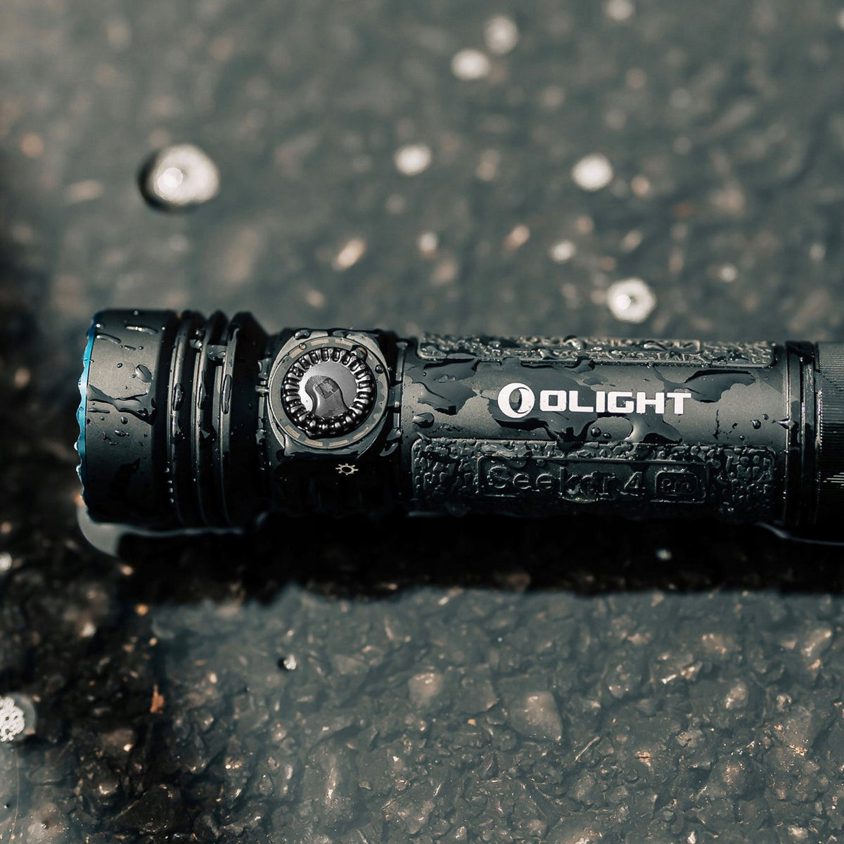 Latarka klasyczna LED Olight Seeker 4 Pro cw czarna mat 4600lm 260m 15dni