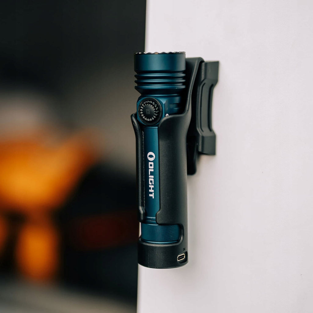 Latarka klasyczna LED Olight Seeker 4 Pro niebieska 4600lm 260m 15 dni