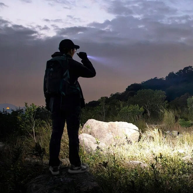 Latarka klasyczna LED Olight Warrior Ultra niebieska 2500lm 320m 55 dni