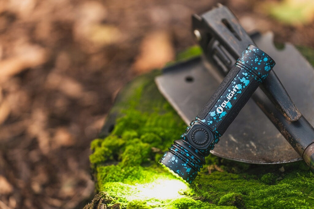 Latarka klasyczna Olight Seeker 4 Pro ciemno niebieska 4600 lm LED