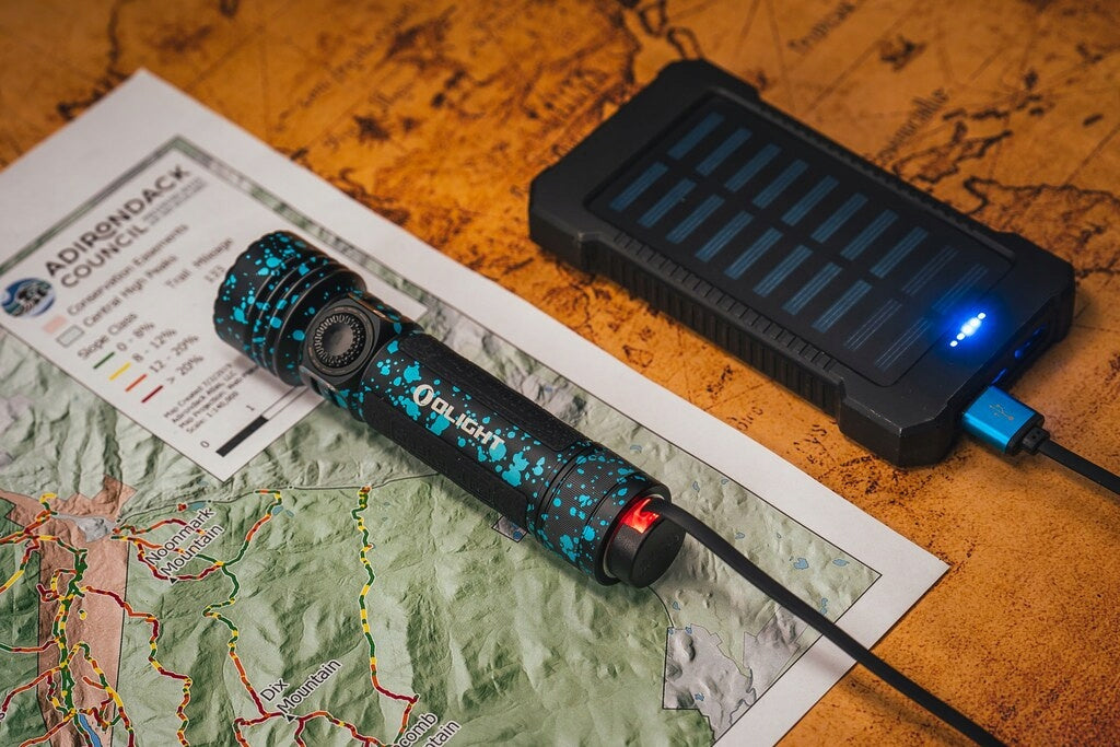 Latarka klasyczna Olight Seeker 4 Pro ciemno niebieska 4600 lm LED
