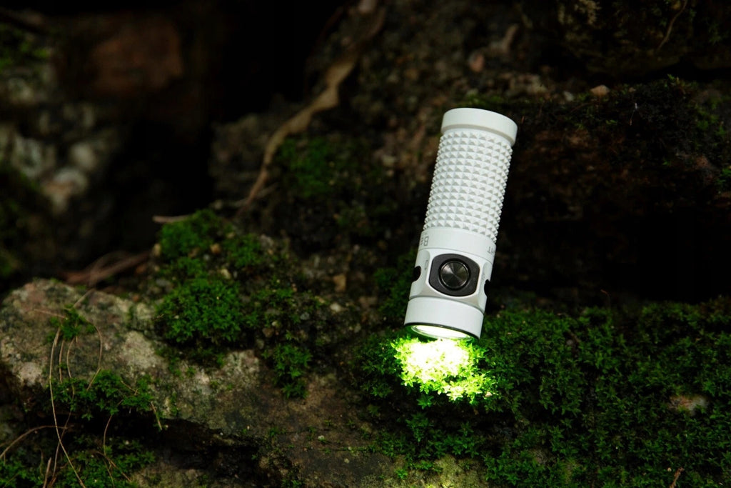 Latarka z ładowarką Olight Baton 4 Premium Edition biała 1300lm 170m 190dni