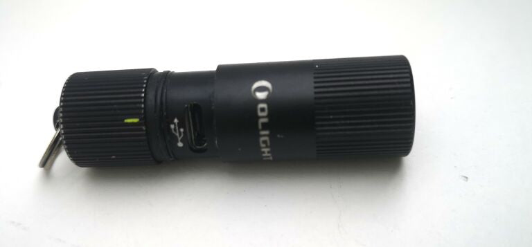 Mini Latarka LED mała miniaturowa czarna Olight I1R 2 eos kit 150 lm 150lm 40m 6 min
