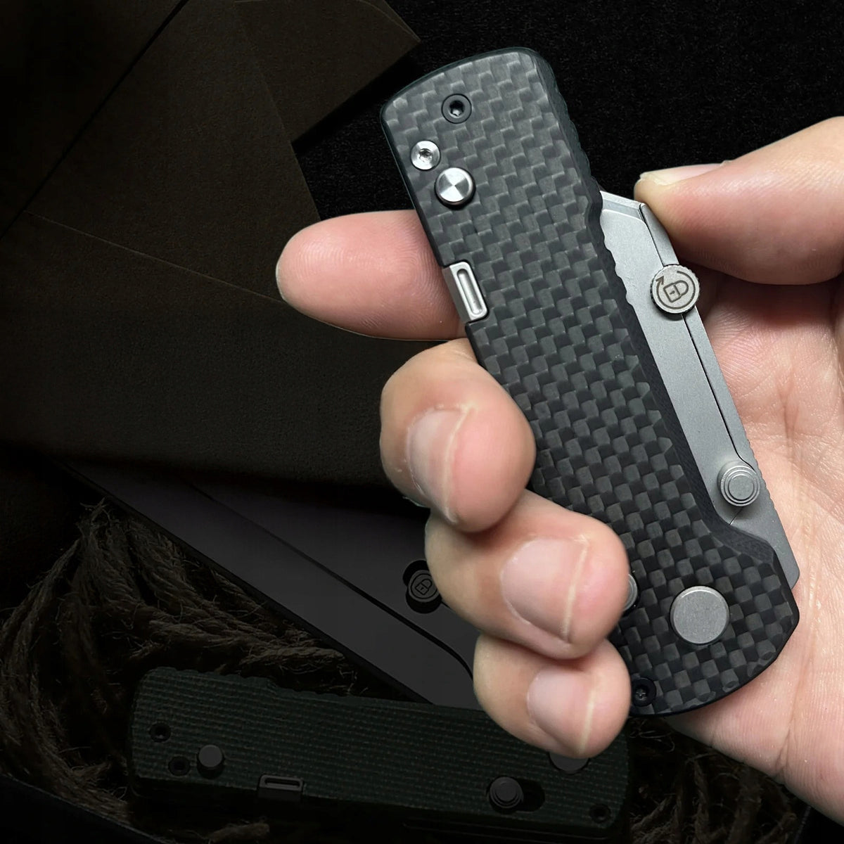 Nóż EDC Oknife z wymiennym ostrzem SK5 i śrubokrętem bit-driver G10 Carbon