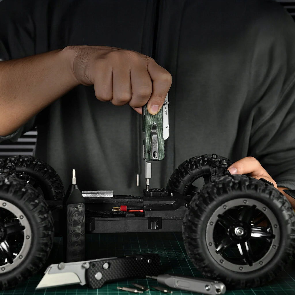 Nóż EDC Oknife z wymiennym ostrzem SK5 i śrubokrętem bit-driver G10 Carbon