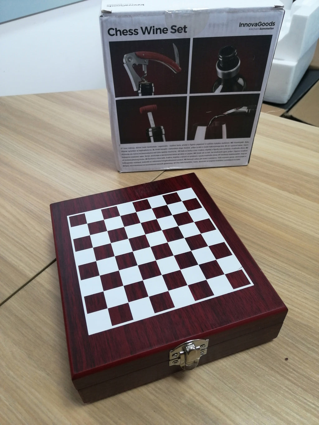 Zestaw akcesoriów do wina + szachy InnovaGoods,