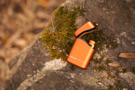 Latarka LED z ładowarką Olight Baton 4 Premium pomarańcz1300lm 170m 190dni