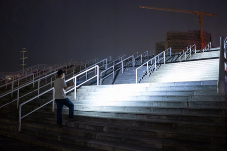 Latarka czołowa LED Olight Perun 3 Mini Premium niebieska 1250lm 160m 20dni - ZESTAW