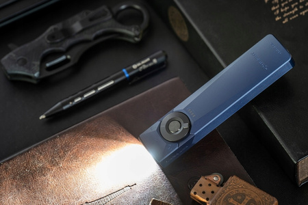 Latarka akumulatorowa EDC ze wskaźnikiem Olight Arkfeld Ultra UV NW 1400 lm