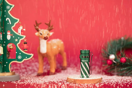 Latarka Olight Baton 3 ciemno zielona Limited christmas 1200lm 166m 20 dni