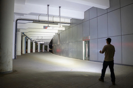 Latarka czołowa LED Olight Perun 3 Mini Premium niebieska 1250lm 160m 20dni - ZESTAW