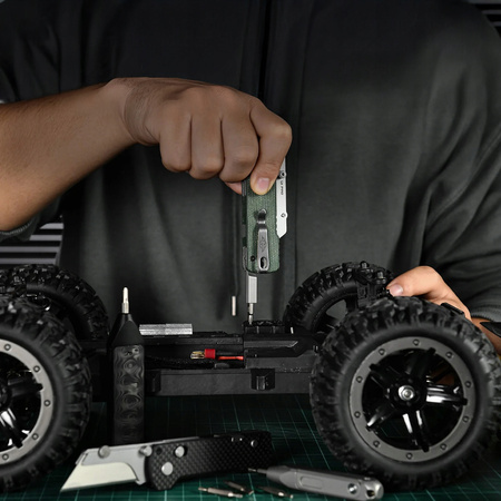 Nóż EDC Oknife z wymiennym ostrzem SK5 i śrubokrętem bit-driver G10 Carbon