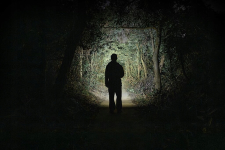 Latarka klasyczna LED Olight Baton 4 pomarańczowa 1300lm 170m 30 dni