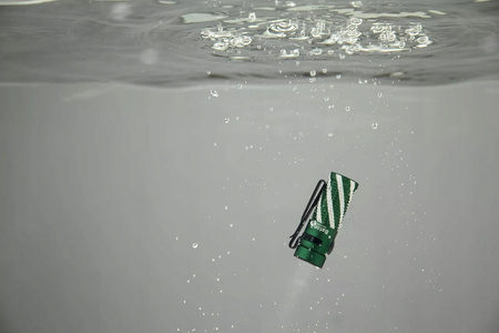 Latarka Olight Baton 3 ciemno zielona Limited christmas 1200lm 166m 20 dni