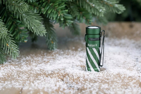 Latarka Olight Baton 3 ciemno zielona Limited christmas 1200lm 166m 20 dni