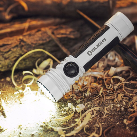 Latarka klasyczna LED Olight Seeker 4 Pro biała 4600lm 260m 15 dni